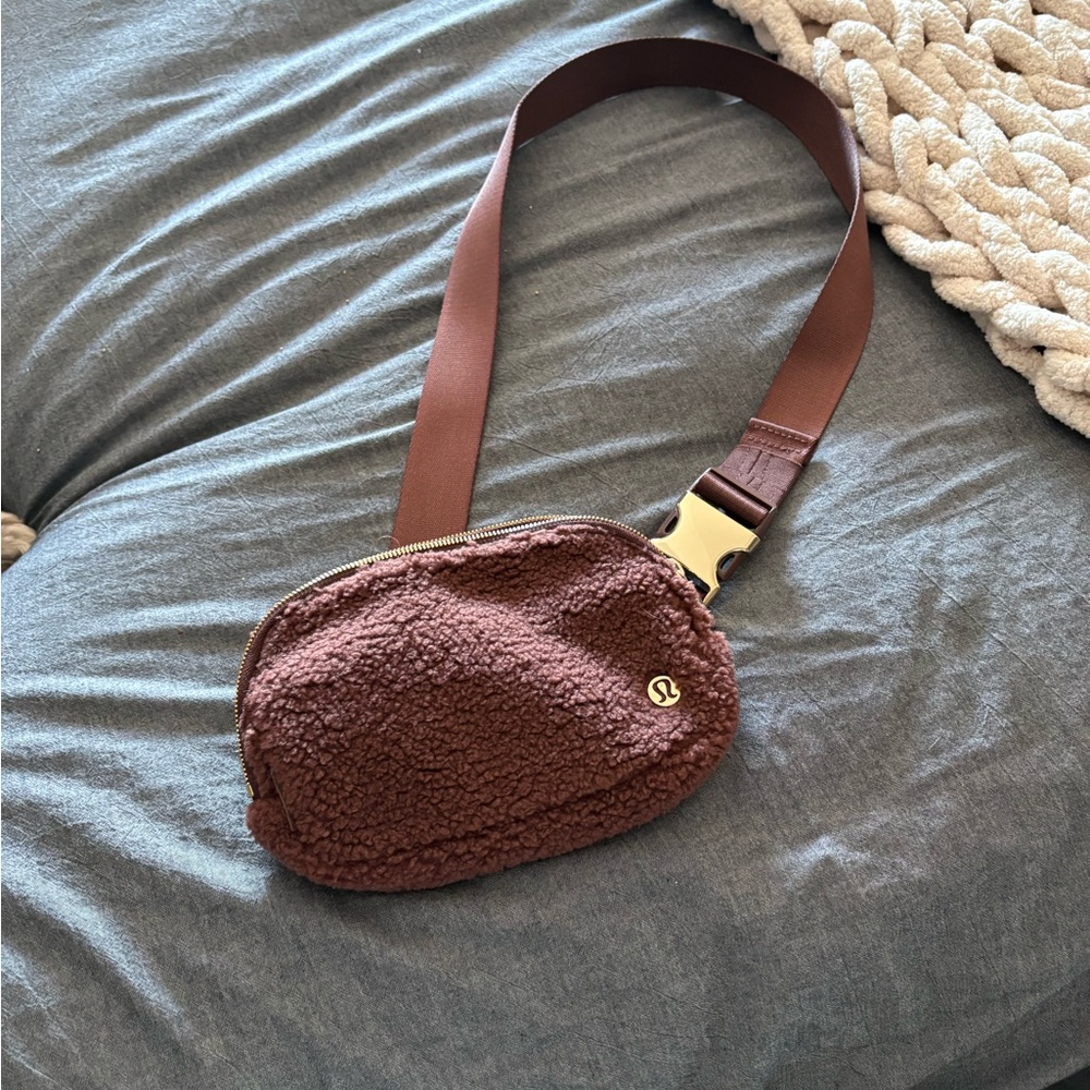 lululemon athletica brown sherpa crossbody belt bag